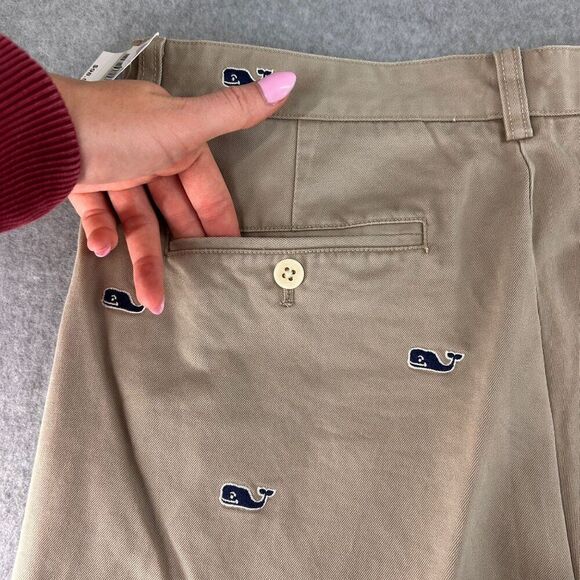 Vineyard Vines Size 34 Club Shorts Khaki Navy Blue Embroidered Whale Logo Men's - Picture 7 of 12